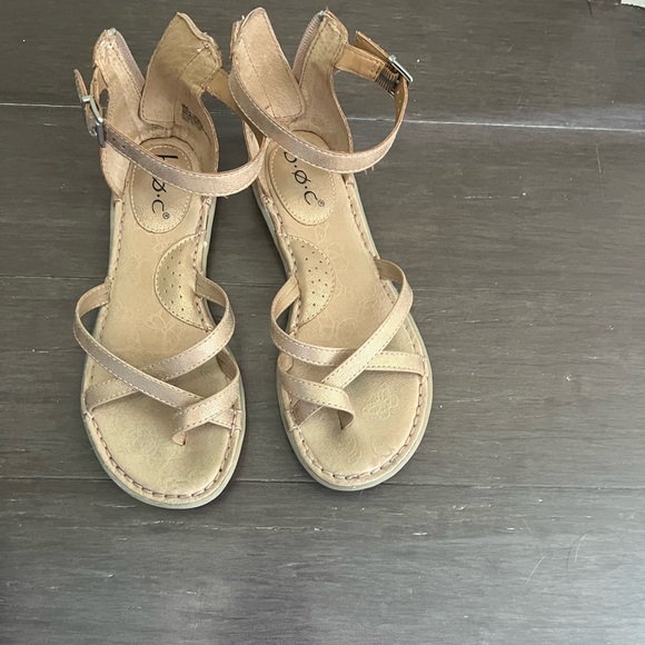 Gold leather b.o.c sandals size 6 - Picture 2 of 2
